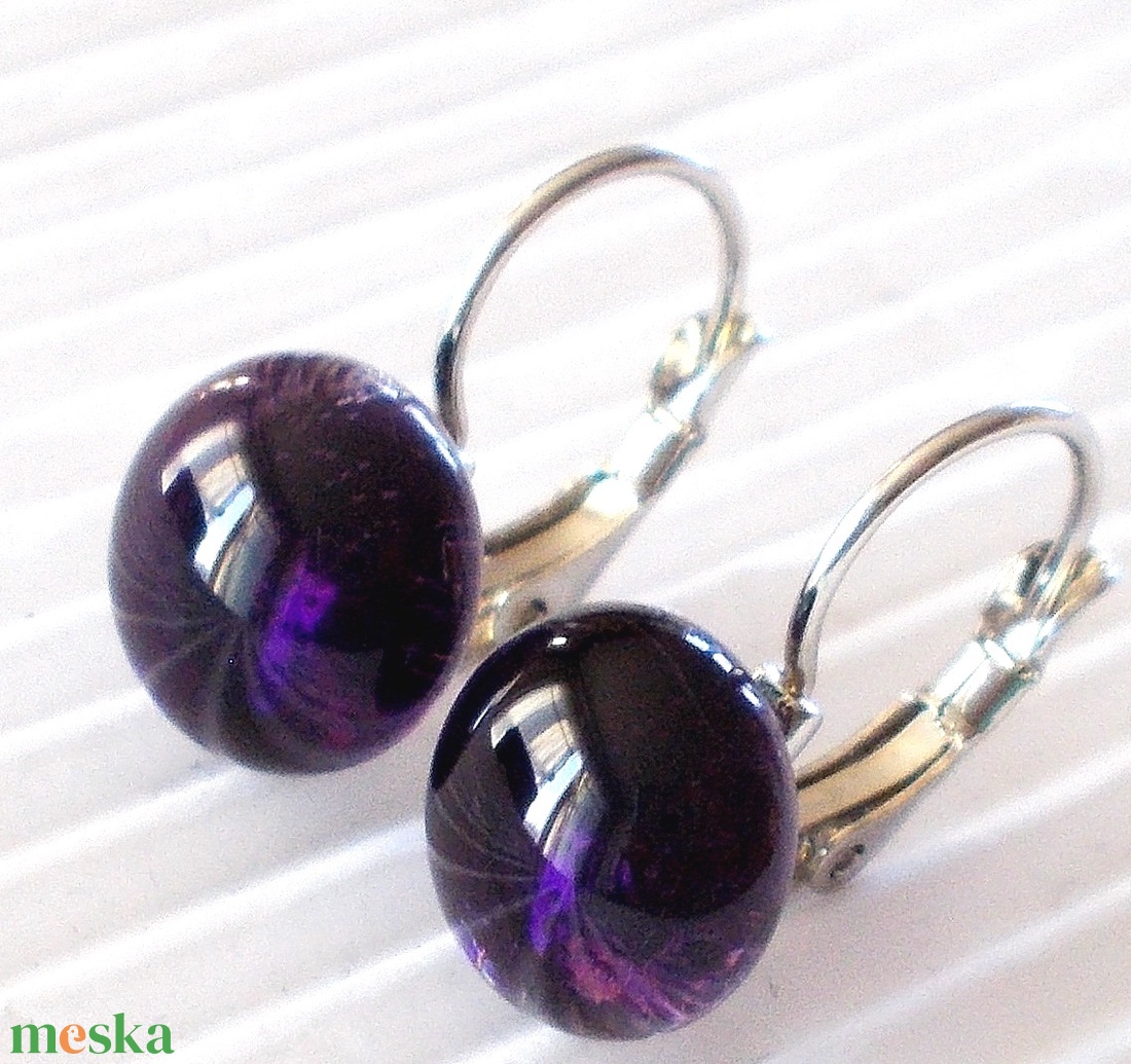 Nemesacél! Ametiszt lila üveg fülbevaló, ajándék nőknek névnapra, születésnapra.  - ékszer - fülbevaló - lógó fülbevaló - Meska.hu