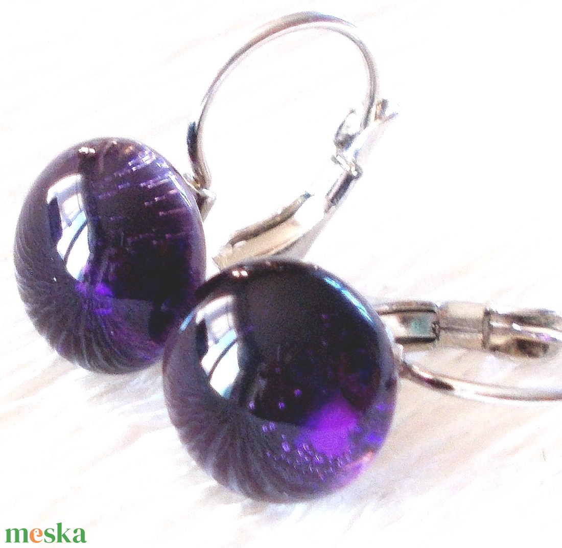 Nemesacél! Ametiszt lila üveg fülbevaló, ajándék nőknek névnapra, születésnapra.  - ékszer - fülbevaló - lógó fülbevaló - Meska.hu
