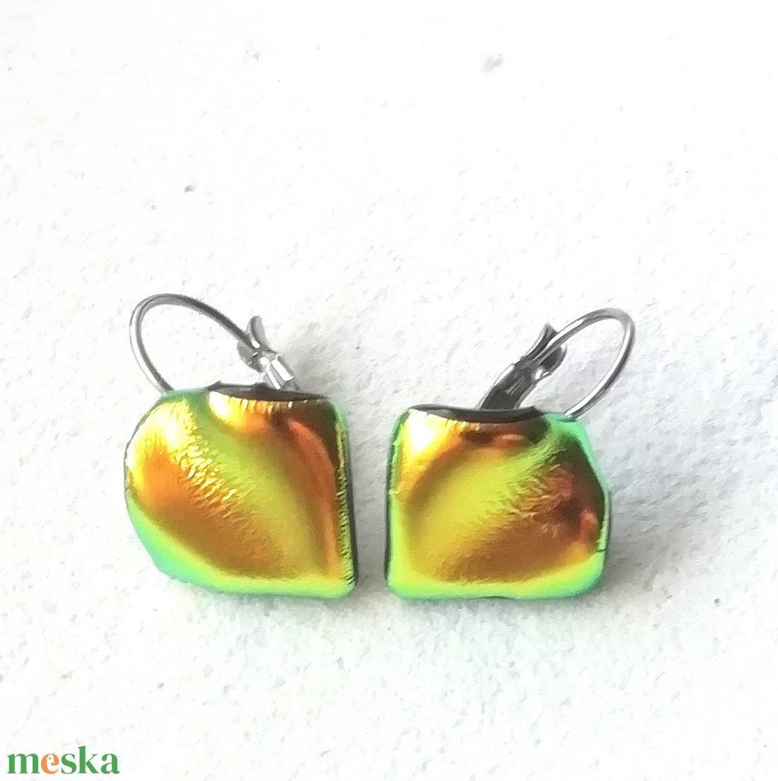 NEMESACÉL! Zöld-arany ragyogás dichroic fülbevaló. - ékszer - fülbevaló - lógó fülbevaló - Meska.hu