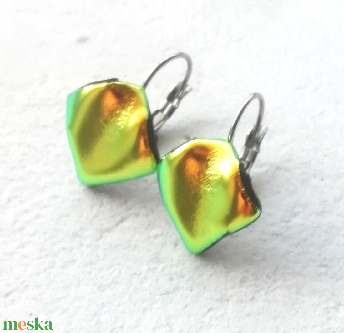 NEMESACÉL! Zöld-arany ragyogás dichroic fülbevaló. - ékszer - fülbevaló - lógó fülbevaló - Meska.hu