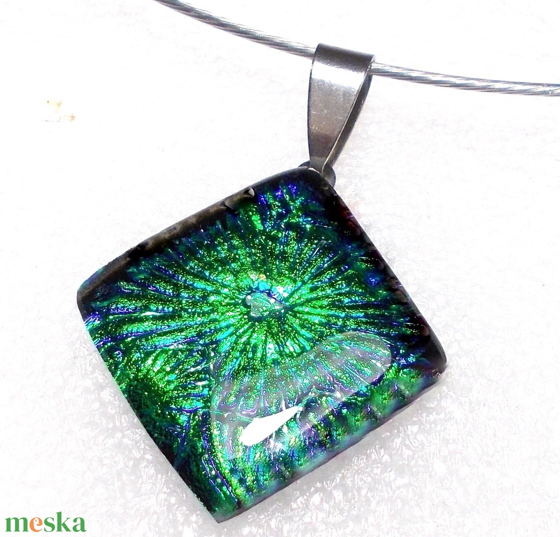 Smaragd csillagok, dichroic nyaklánc. - ékszer - nyaklánc - medálos nyaklánc - Meska.hu