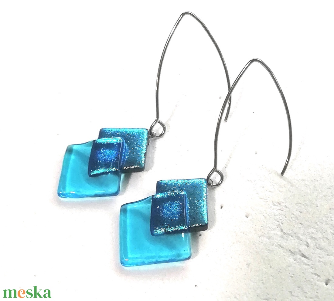 ORVOSI FÉM !  Kék kockák trendi  fülbevaló  , ajándék  névnapra, születésnapra. - ékszer - fülbevaló - lógó fülbevaló - Meska.hu