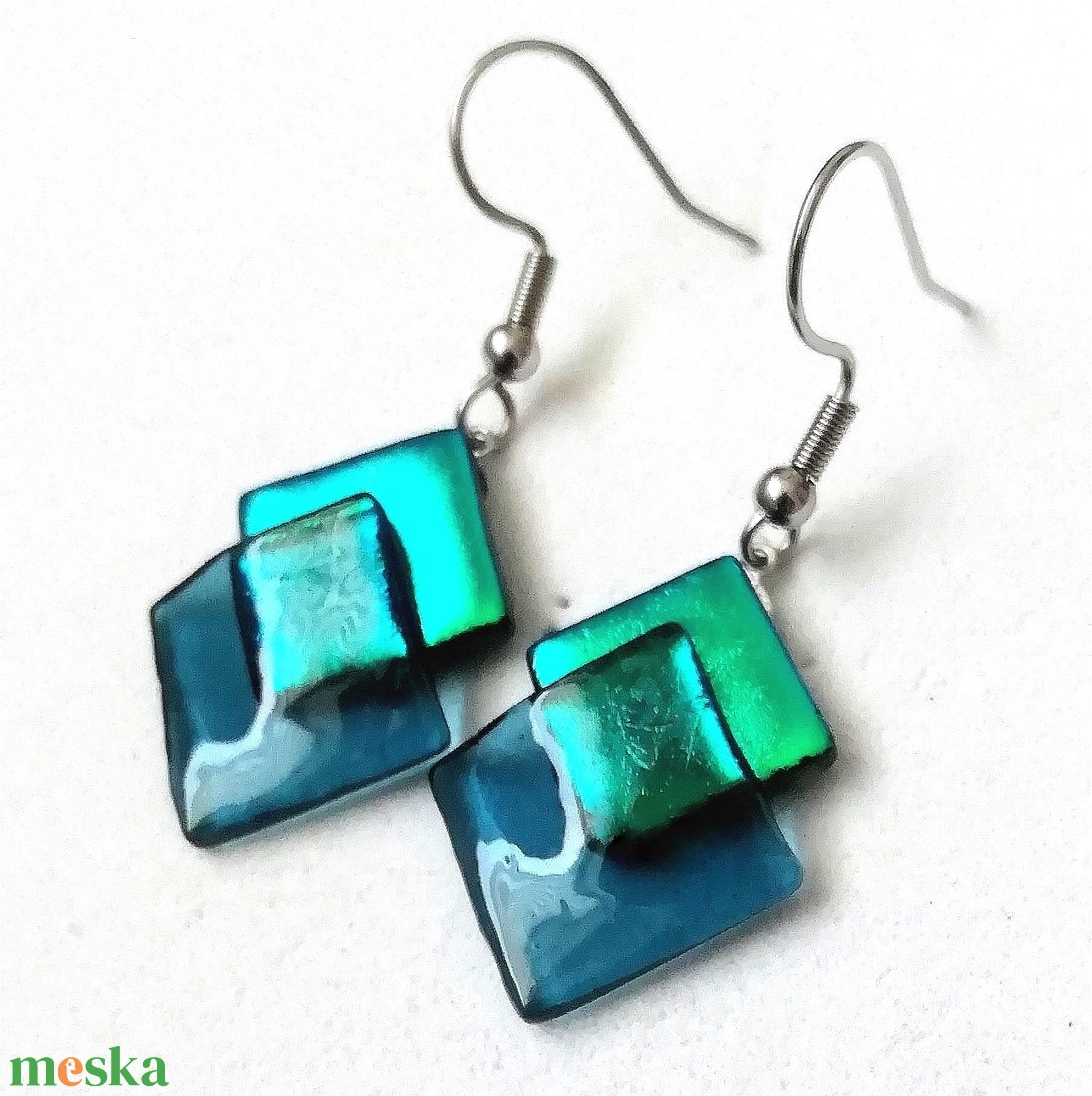 ORVOSI FÉM !  Kék-zöld kockák trendi  fülbevaló  , ajándék  névnapra, születésnapra. - ékszer - fülbevaló - lógó fülbevaló - Meska.hu