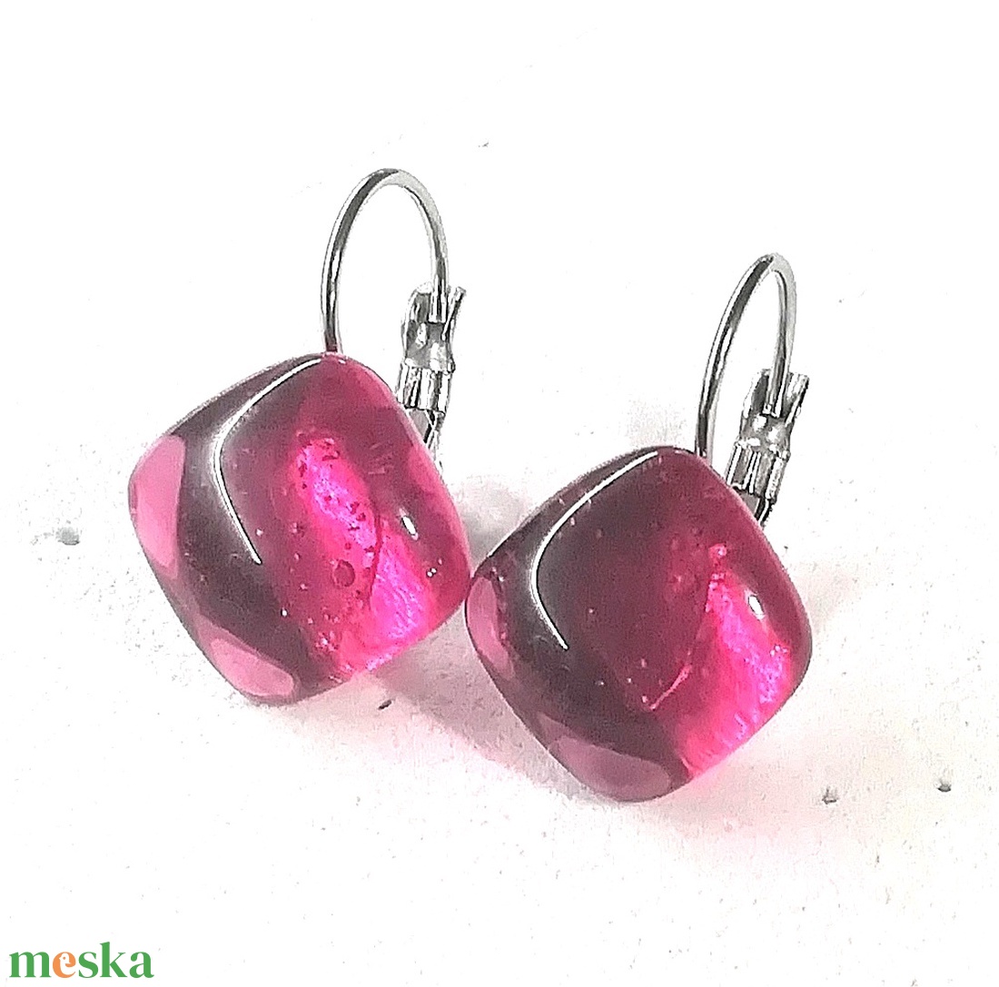 NEMESACÉL! Fukszia kapcsos fülbevaló , ajándék nőknek névnapra, születésnapra.  - ékszer - fülbevaló - lógó fülbevaló - Meska.hu