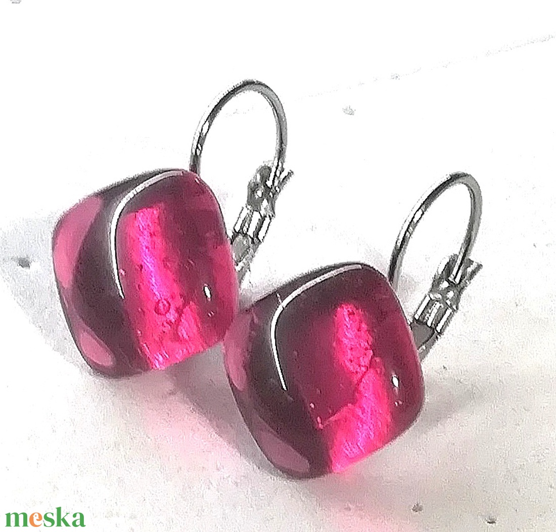 NEMESACÉL! Fukszia kapcsos fülbevaló , ajándék nőknek névnapra, születésnapra.  - ékszer - fülbevaló - lógó fülbevaló - Meska.hu