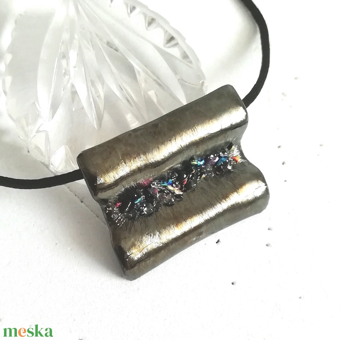 Bronzos szivárvány dichroic nyaklanc, ajándék névnapra, születésnapra. - ékszer - nyaklánc - medálos nyaklánc - Meska.hu