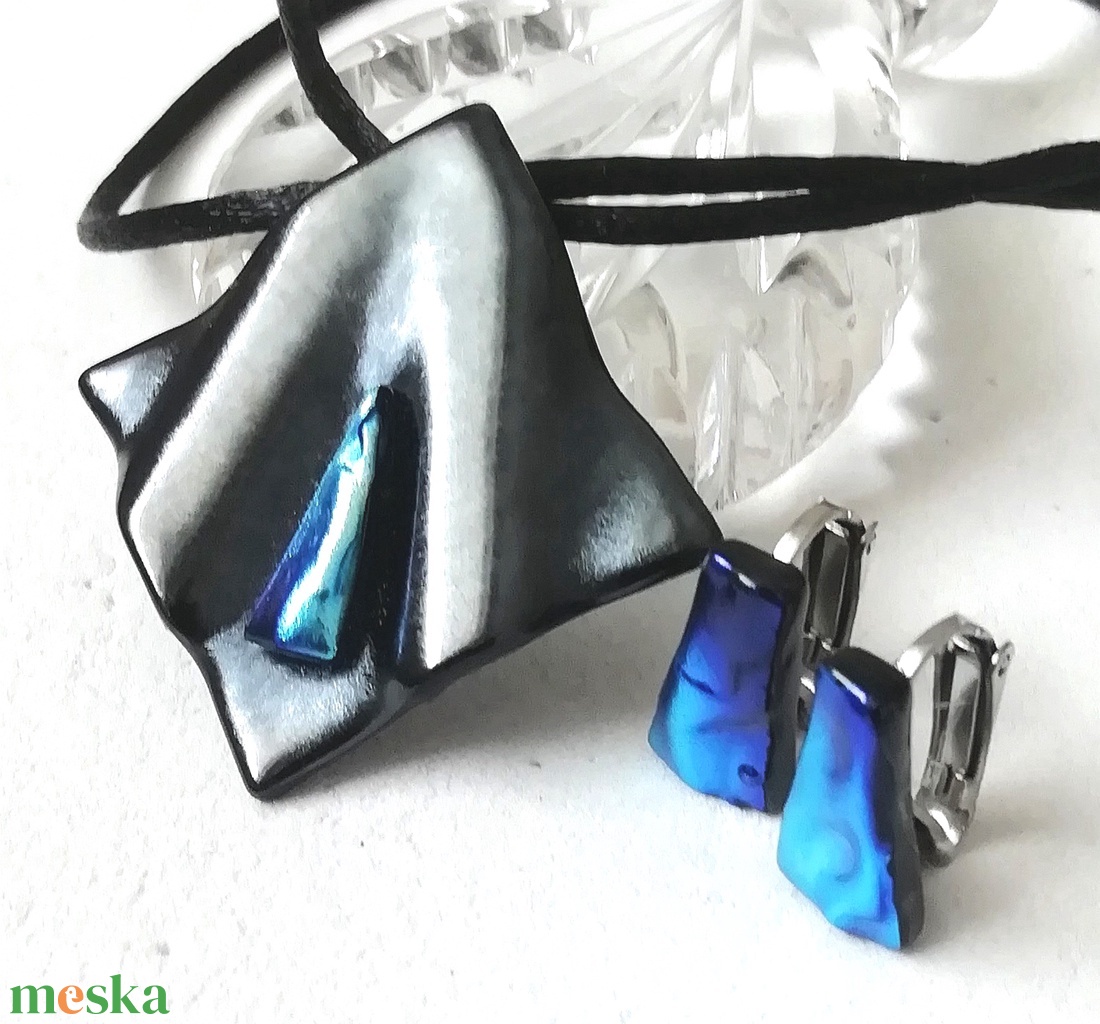 NEMESACÉL!  Kék-metál fények nyaklánc és klipszes fülbevaló, ajándék névnapra születésnapra. - ékszer - ékszerszett - Meska.hu