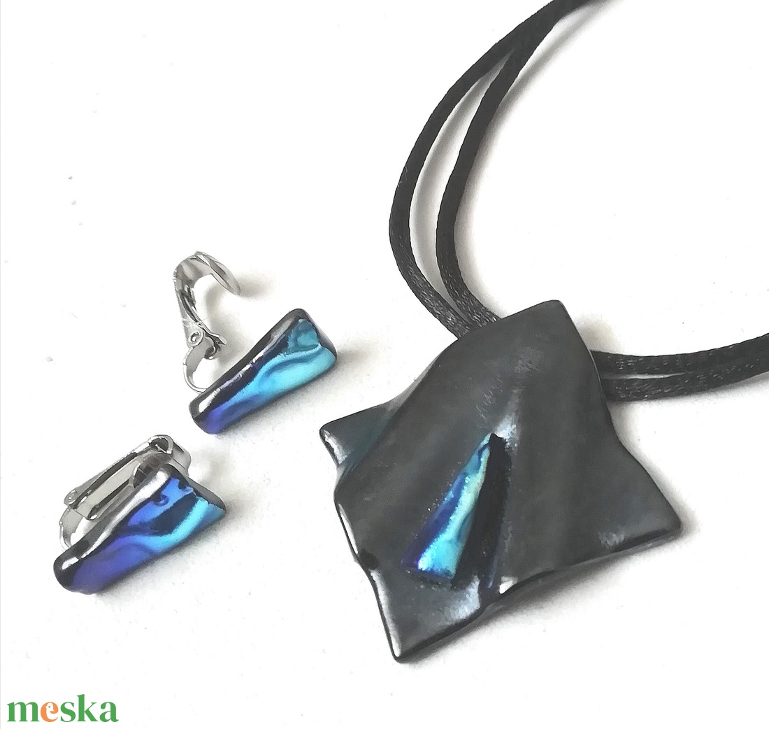 NEMESACÉL!  Kék-metál fények nyaklánc és klipszes fülbevaló, ajándék névnapra születésnapra. - ékszer - ékszerszett - Meska.hu