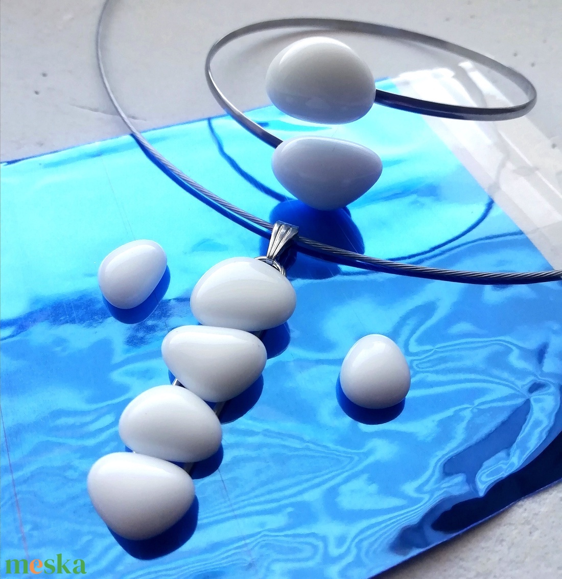 AKCIÓ! NEMESACÉL!  Fehér kavicsok üvegékszer szett. - ékszer - ékszerszett - Meska.hu