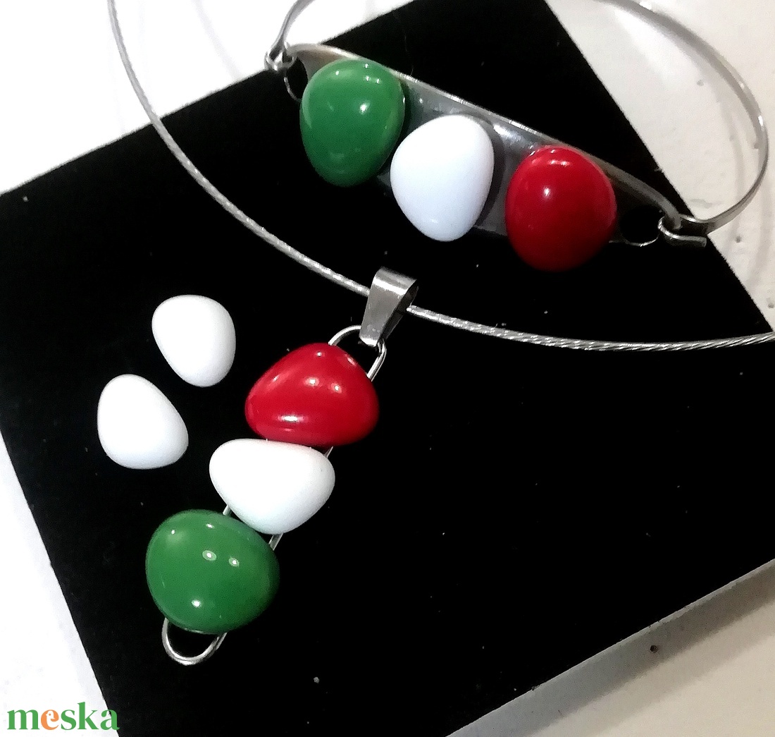 NEMESACÉL!  Nemzeti színű karkötő. . - ékszer - karkötő - gyöngyös karkötő - Meska.hu