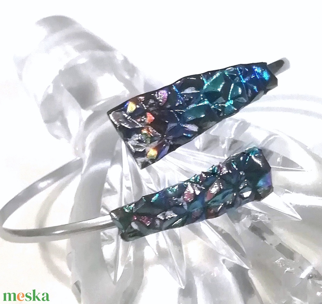 NEMESACÉL! Színes piramisok karkötő, ajándék nőnapra. - ékszer - karkötő - kézfej karkötő - Meska.hu