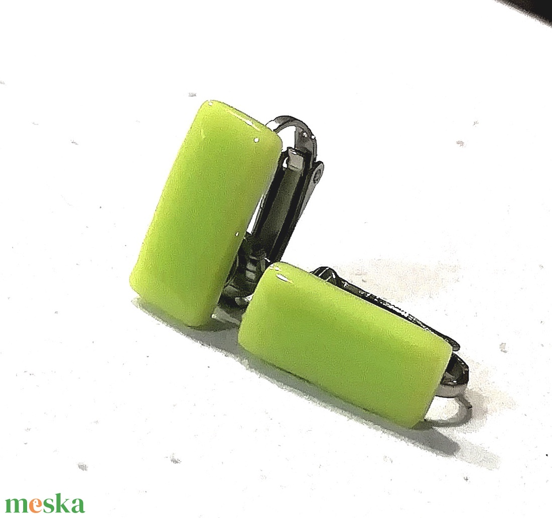 Üde zöld trendi klipszes fülbevaló  ajándék nőknek, lányoknak, névnapra, születésnapra. - ékszer - fülbevaló - klipsz - Meska.hu