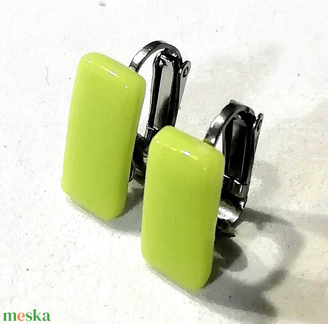 Üde zöld trendi klipszes fülbevaló  ajándék nőknek, lányoknak, névnapra, születésnapra. - ékszer - fülbevaló - klipsz - Meska.hu