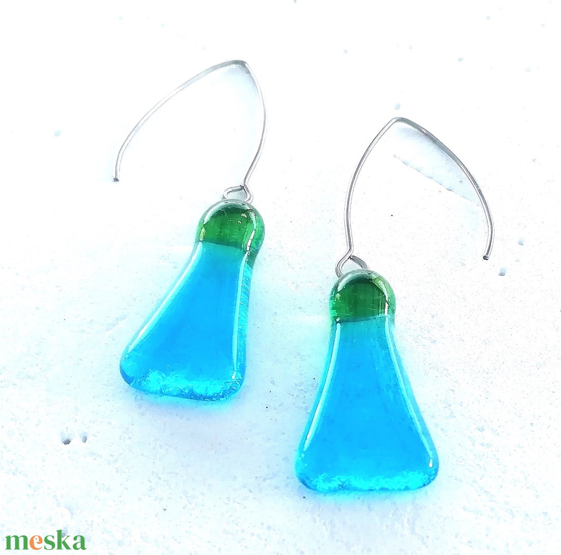 ORVOSI FÉM! Kék harangvirág fülbevaló, ajándék nőknek névnapra, születésnapra.  - ékszer - fülbevaló - lógó fülbevaló - Meska.hu