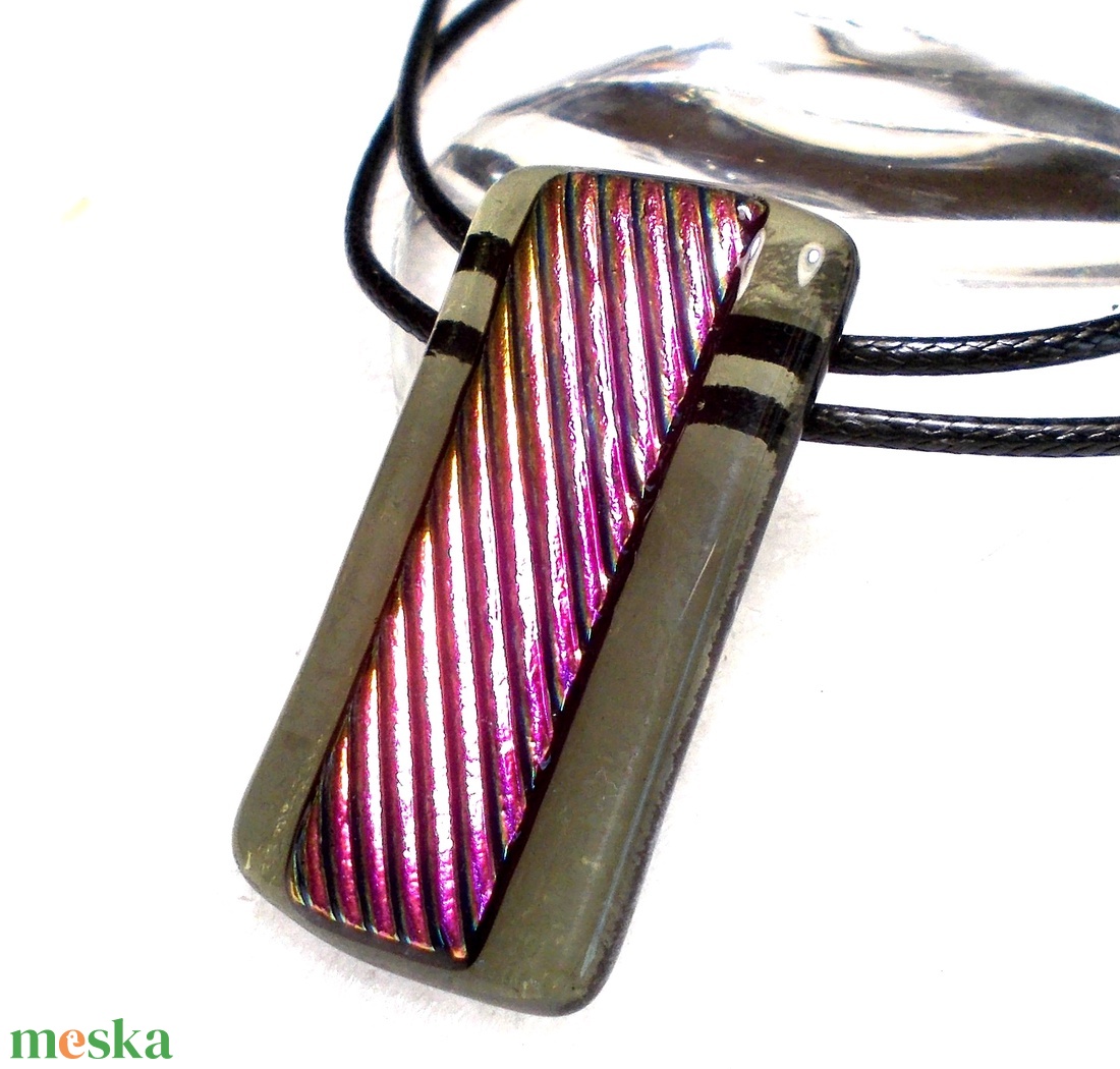 Harántcsíkok szürkében nyaklánc, ajándék pedagógus napra, születésnapra, névnapra.  - ékszer - nyaklánc - medálos nyaklánc - Meska.hu