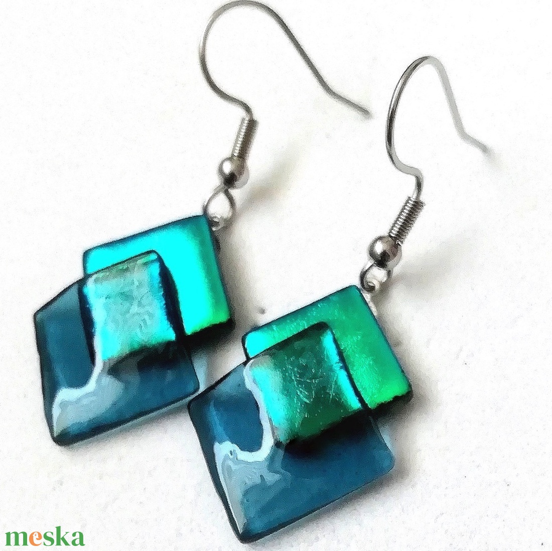 ORVOSI FÉM !  Kék-zöld kockák trendi  fülbevaló  , ajándék  névnapra, születésnapra. - ékszer - fülbevaló - lógó fülbevaló - Meska.hu
