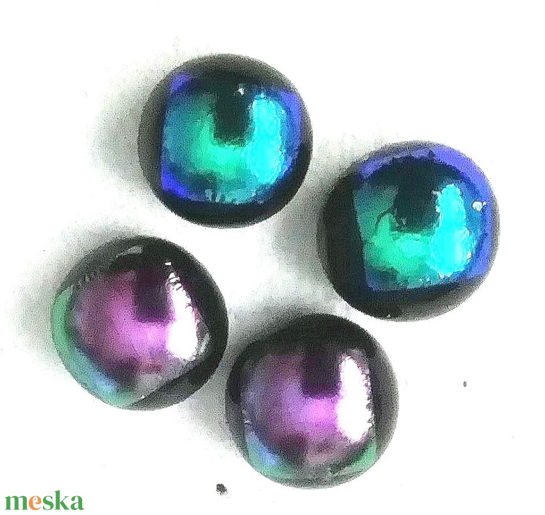 NEMESACÉL! Smaragd dichroic kisméretű fülbevaló páros. - ékszer - fülbevaló - pötty fülbevaló - Meska.hu