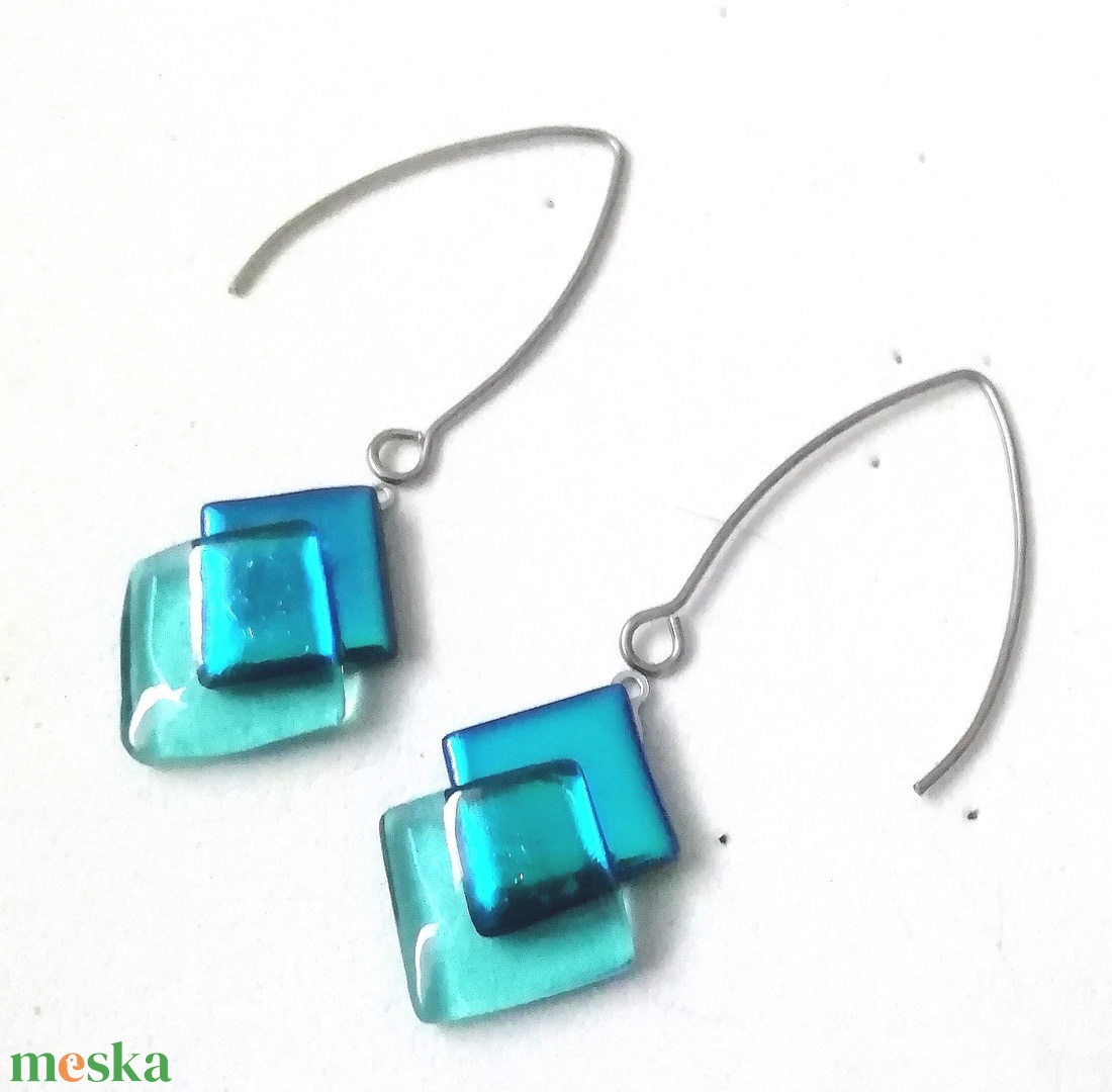 ORVOSI FÉM !  Kék-türkiz kockák trendi  fülbevaló  , ajándék  névnapra, születésnapra. - ékszer - fülbevaló - lógó fülbevaló - Meska.hu