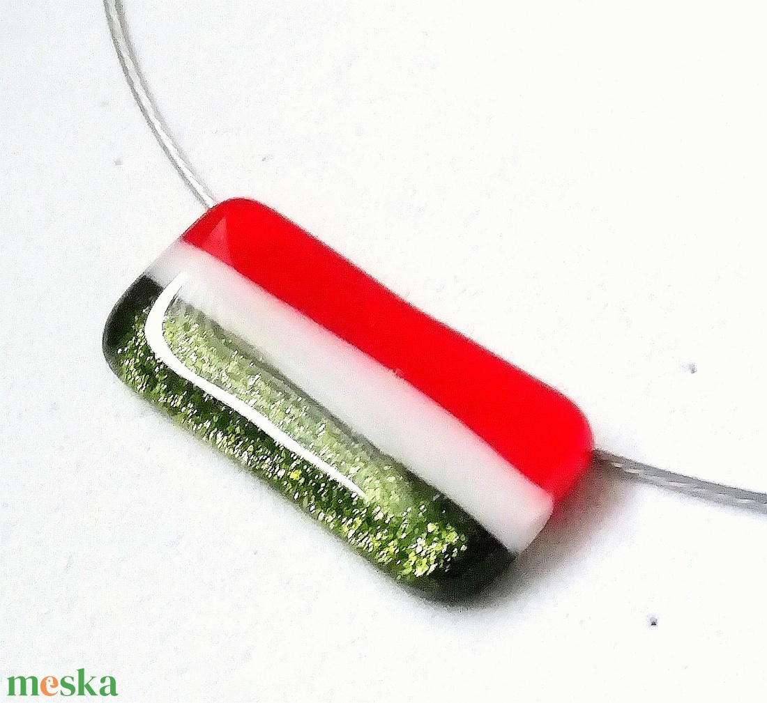 NEMESACÉL!  Nemzeti színű zászló sodronyra fűzve. - ékszer - ékszerszett - Meska.hu