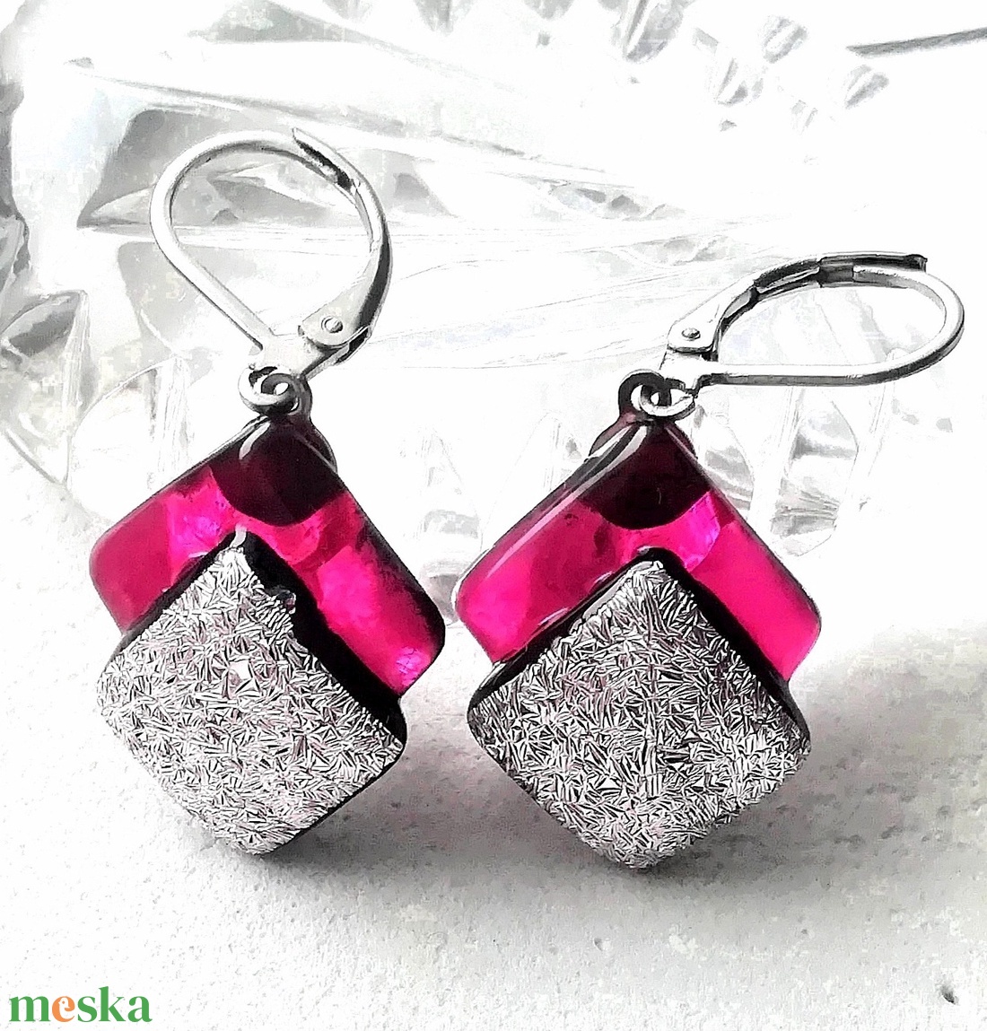 ORVOSI FÉM !  Fukszia kockák trendi  fülbevaló  , ajándék  névnapra, születésnapra. - ékszer - fülbevaló - lógó fülbevaló - Meska.hu