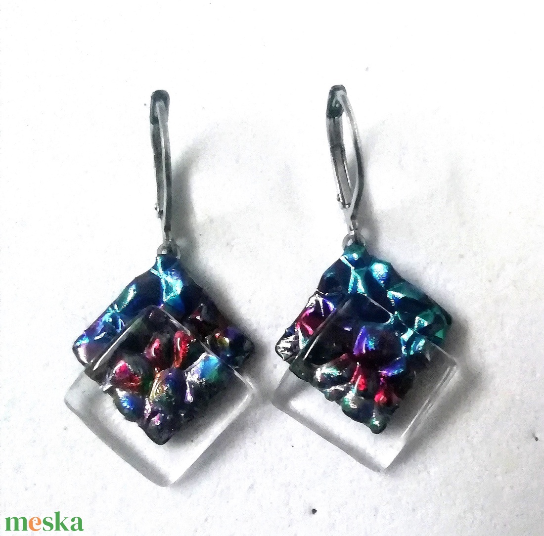 ORVOSI FÉM ! Piramis szivárvány kockák trendi  fülbevaló  , ajándék  névnapra, születésnapra. - ékszer - fülbevaló - lógó fülbevaló - Meska.hu