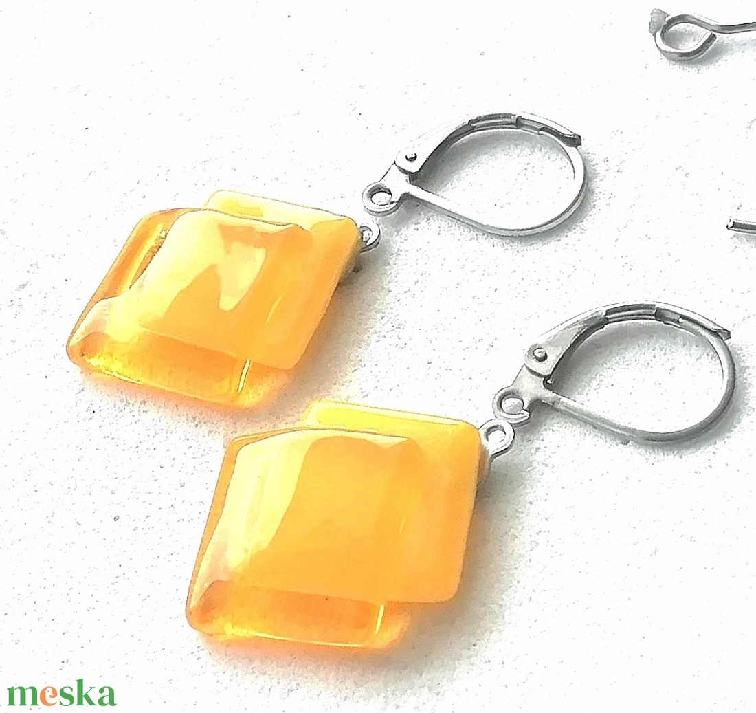 ORVOSI FÉM ! Napsugár trendi  fülbevaló  , ajándék  névnapra, születésnapra. - ékszer - fülbevaló - lógó fülbevaló - Meska.hu