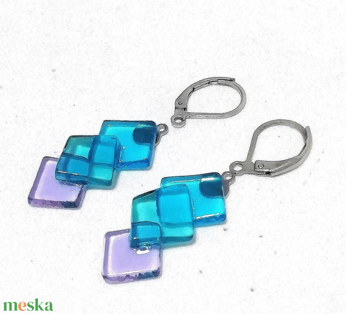 ORVOSI FÉM !  Kristály kockák trendi  fülbevaló  , ajándék  névnapra, születésnapra. - ékszer - fülbevaló - lógó fülbevaló - Meska.hu