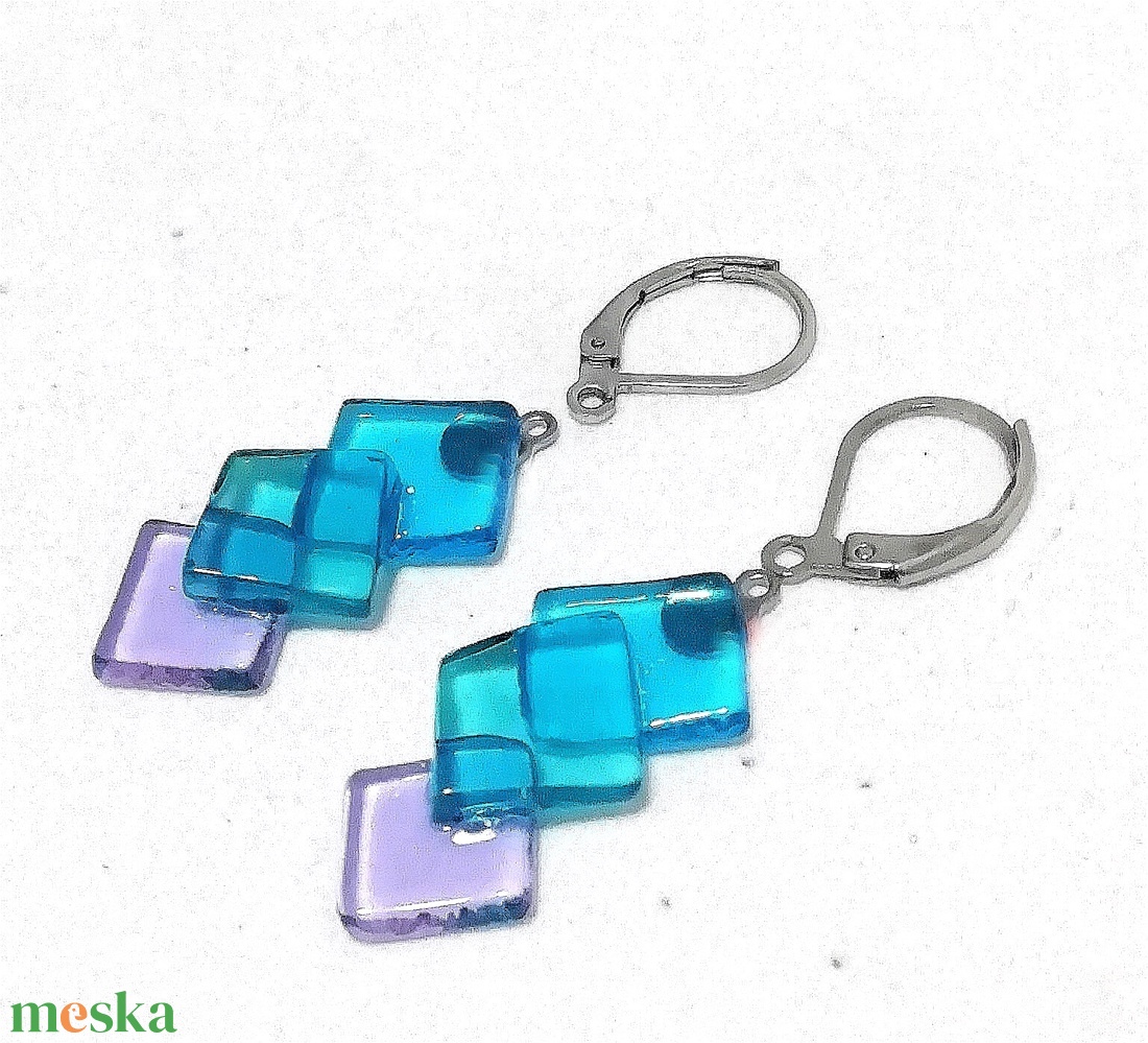 ORVOSI FÉM !  Kristály kockák trendi  fülbevaló  , ajándék  névnapra, születésnapra. - ékszer - fülbevaló - lógó fülbevaló - Meska.hu