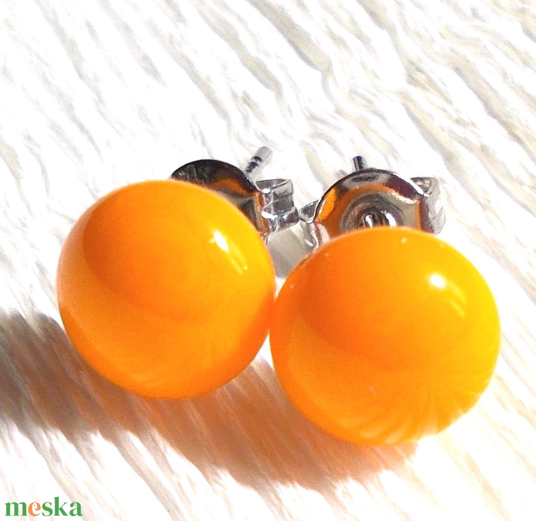 ORVOSI FÉM! Narancsárga üveg fülbevaló, ajándék  névnapra, születésnapra. - ékszer - fülbevaló - pötty fülbevaló - Meska.hu