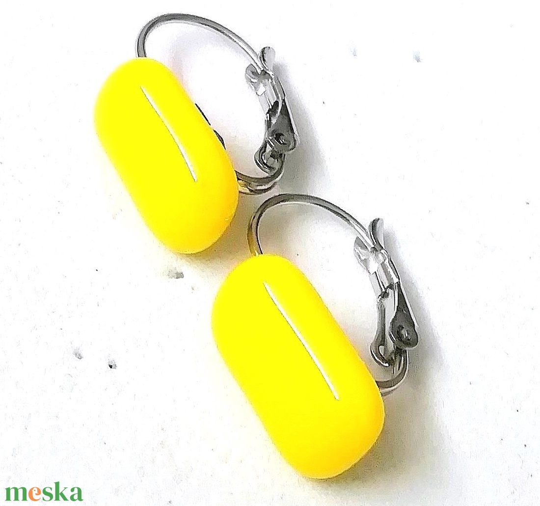ORVOSI ACÉL!  Citrom sárga kapszula formájú trendi üveg fülbevaló. - ékszer - fülbevaló - lógó fülbevaló - Meska.hu