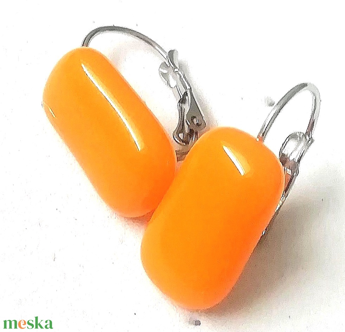 ORVOSI ACÉL!  Narancs színű kapszula formájú trendi üveg fülbevaló. - ékszer - fülbevaló - lógó fülbevaló - Meska.hu