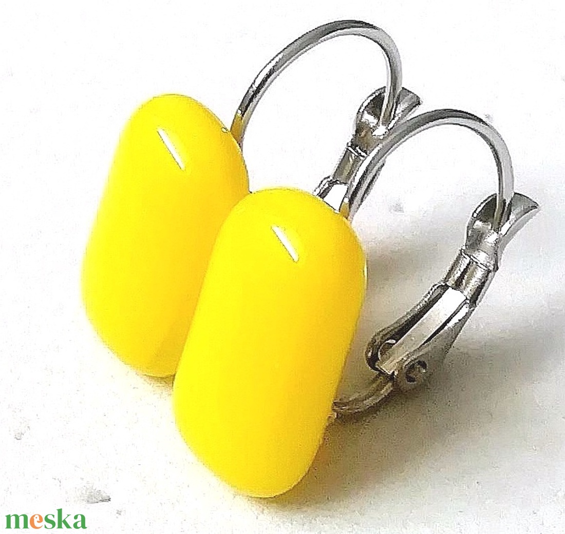 ORVOSI ACÉL!  Citrom sárga kapszula formájú trendi üveg fülbevaló. - ékszer - fülbevaló - lógó fülbevaló - Meska.hu
