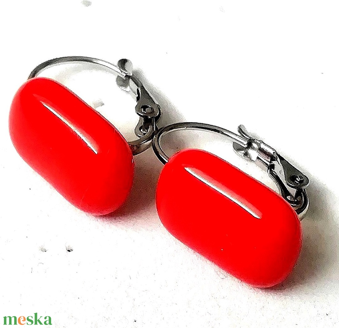 ORVOSI ACÉL!  Piros kapszula formájú trendi üveg fülbevaló. - ékszer - fülbevaló - lógó fülbevaló - Meska.hu