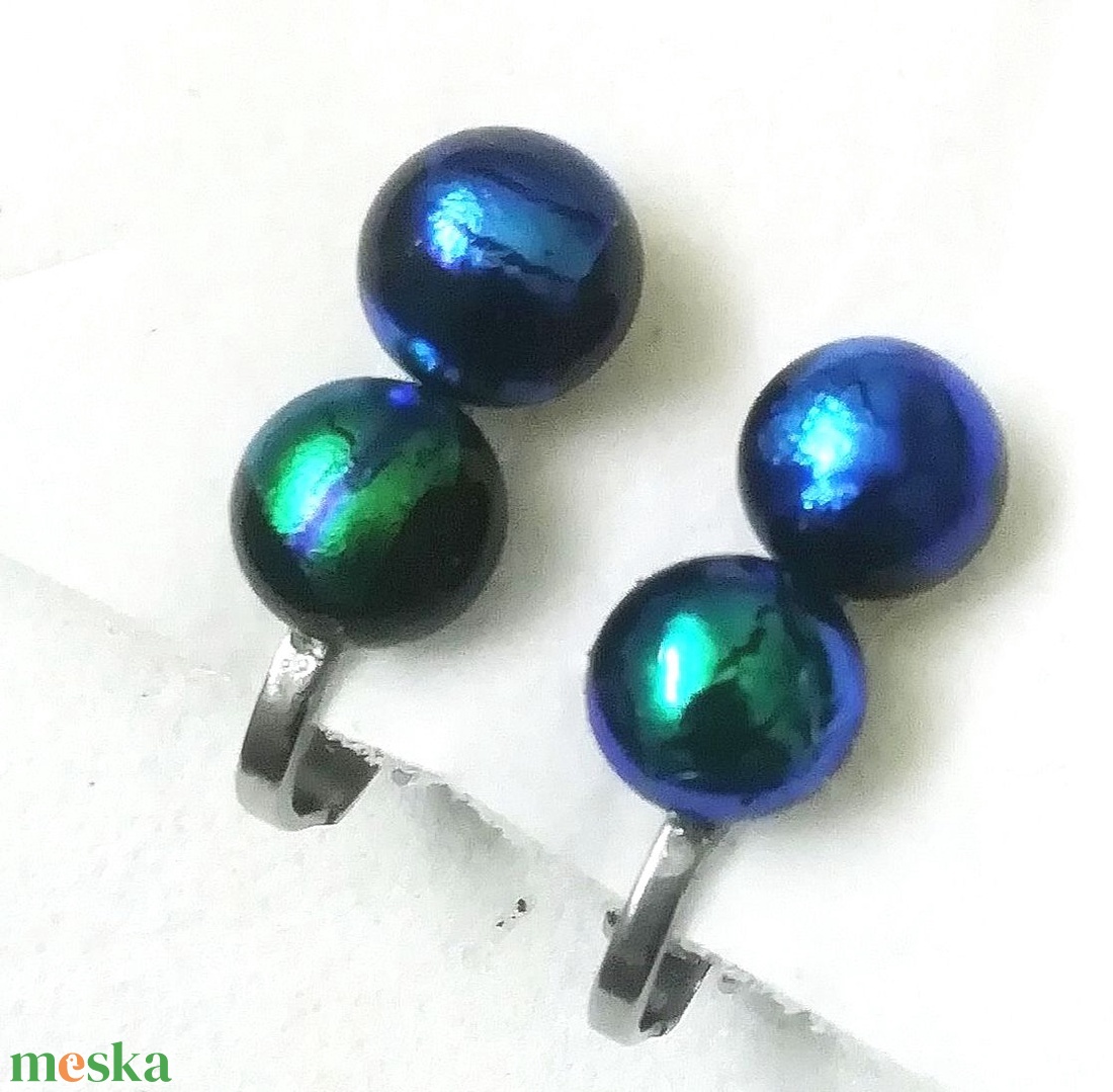 ORVOSI ACÉL KLIPSZ.  Kék-zöld dichroic gyöngyök, trendi klipszes fülbevaló. - ékszer - fülbevaló - klipsz - Meska.hu
