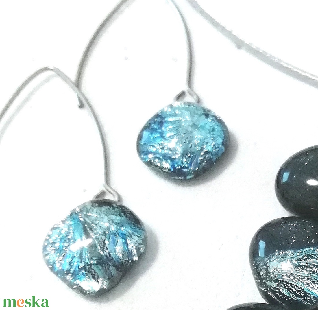 AKCIÓ! NEMESACÉL!  Kék-ezüst kavicsok dichroic fülbevaló. - ékszer - fülbevaló - lógó fülbevaló - Meska.hu