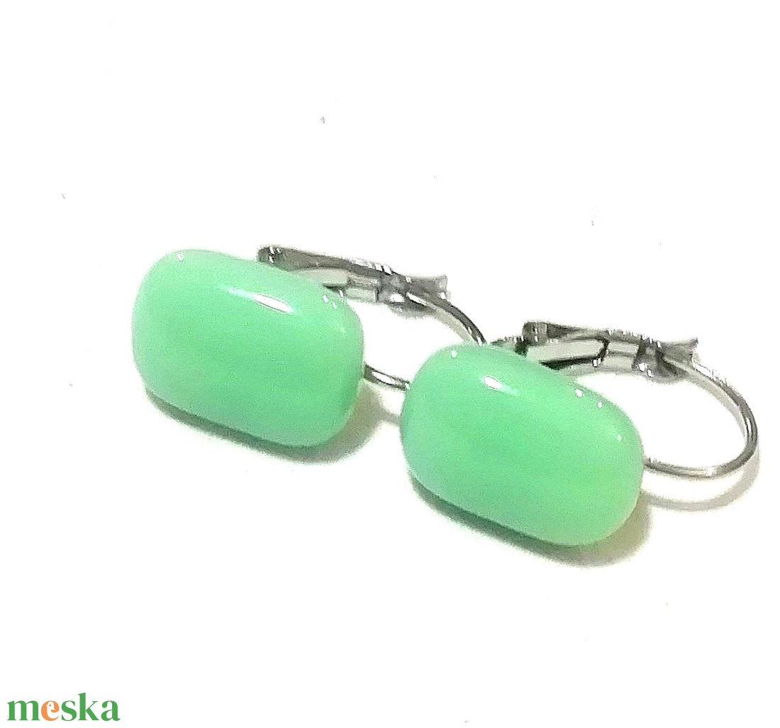 ORVOSI ACÉL!  Menta kapszula formájú trendi üveg fülbevaló. - ékszer - fülbevaló - lógó fülbevaló - Meska.hu