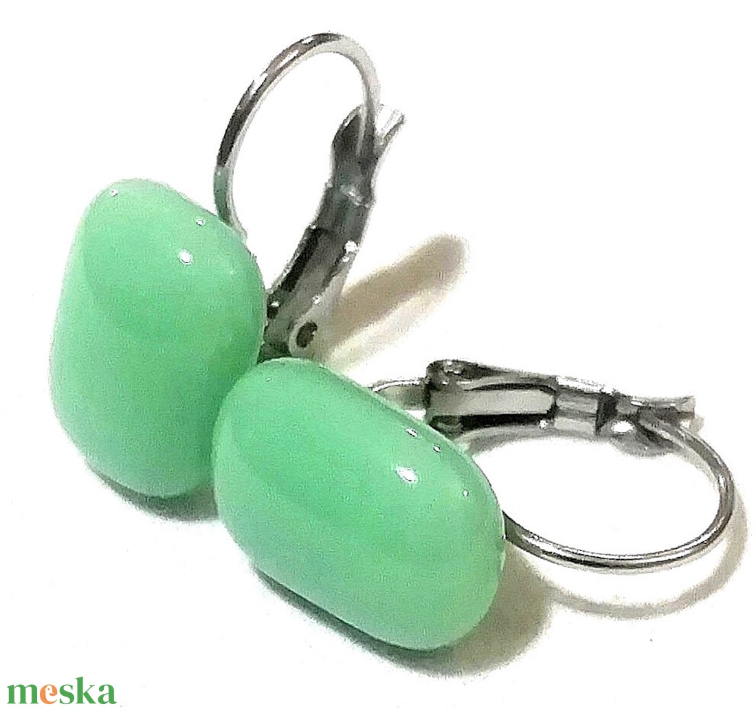 ORVOSI ACÉL!  Menta kapszula formájú trendi üveg fülbevaló. - ékszer - fülbevaló - lógó fülbevaló - Meska.hu