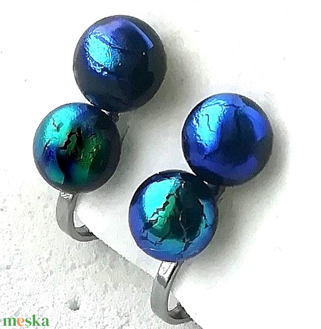 ORVOSI ACÉL KLIPSZ.  Kék-zöld dichroic gyöngyök, trendi klipszes fülbevaló. - ékszer - fülbevaló - klipsz - Meska.hu