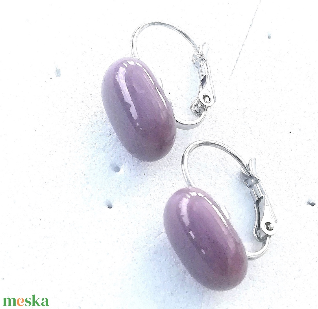 ORVOSI ACÉL! Levendula szinű kapszula formájú trendi üveg fülbevaló. - ékszer - fülbevaló - lógó fülbevaló - Meska.hu