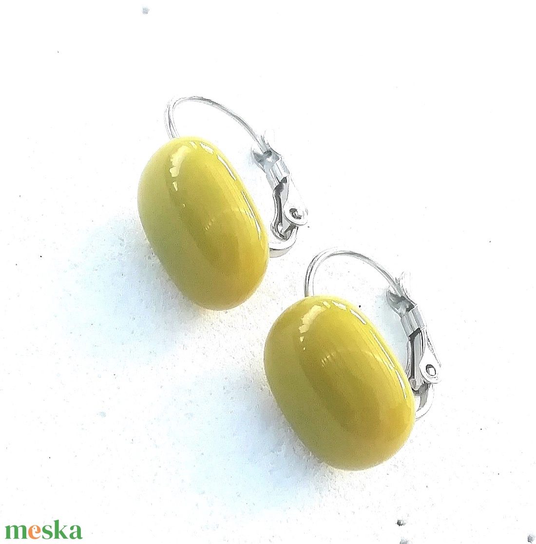 ORVOSI ACÉL! Olíva szinű kapszula formájú trendi üveg fülbevaló. - ékszer - fülbevaló - lógó fülbevaló - Meska.hu