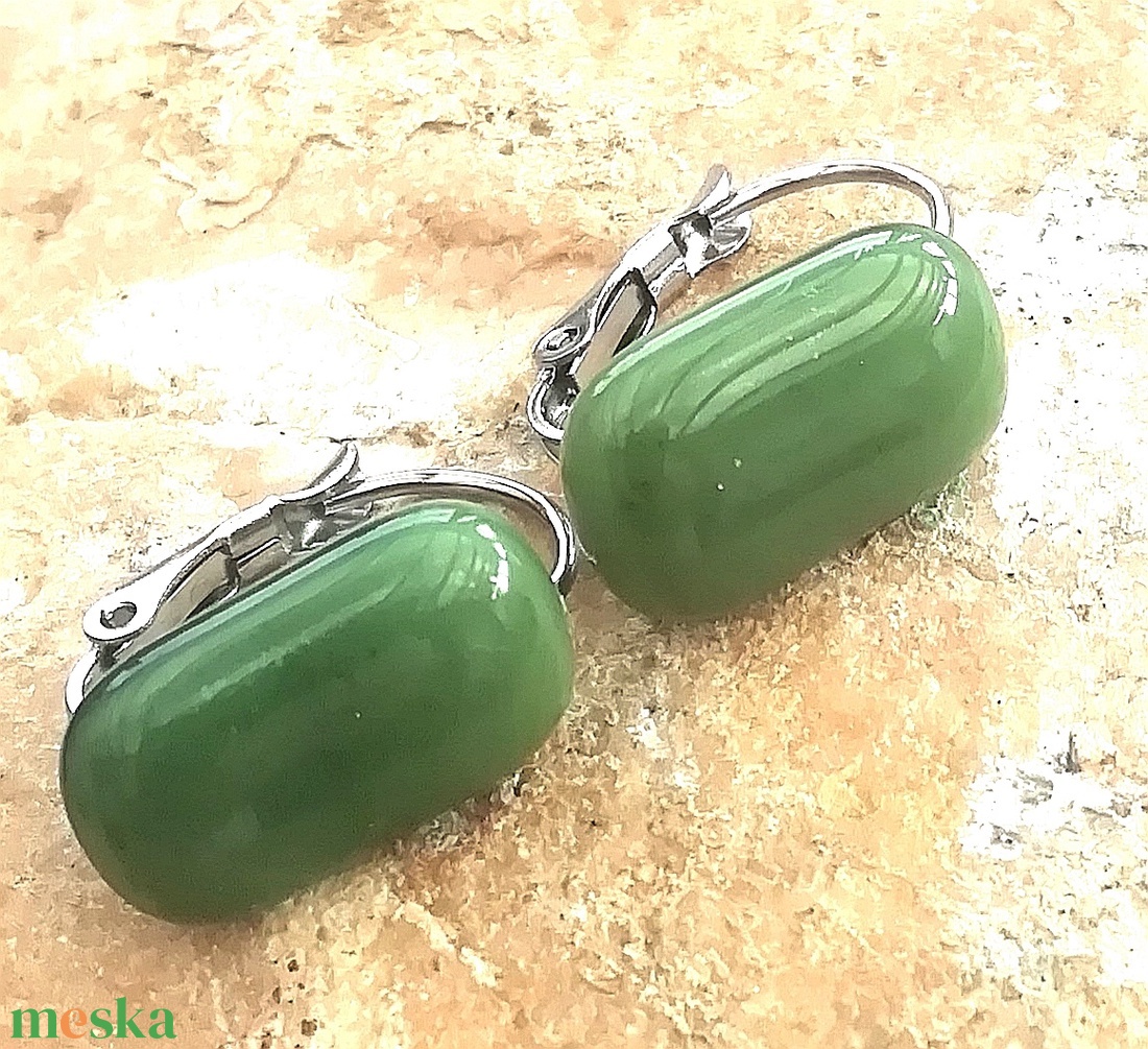 ORVOSI ACÉL! Moha szinű kapszula formájú trendi üveg fülbevaló. - ékszer - fülbevaló - lógó fülbevaló - Meska.hu