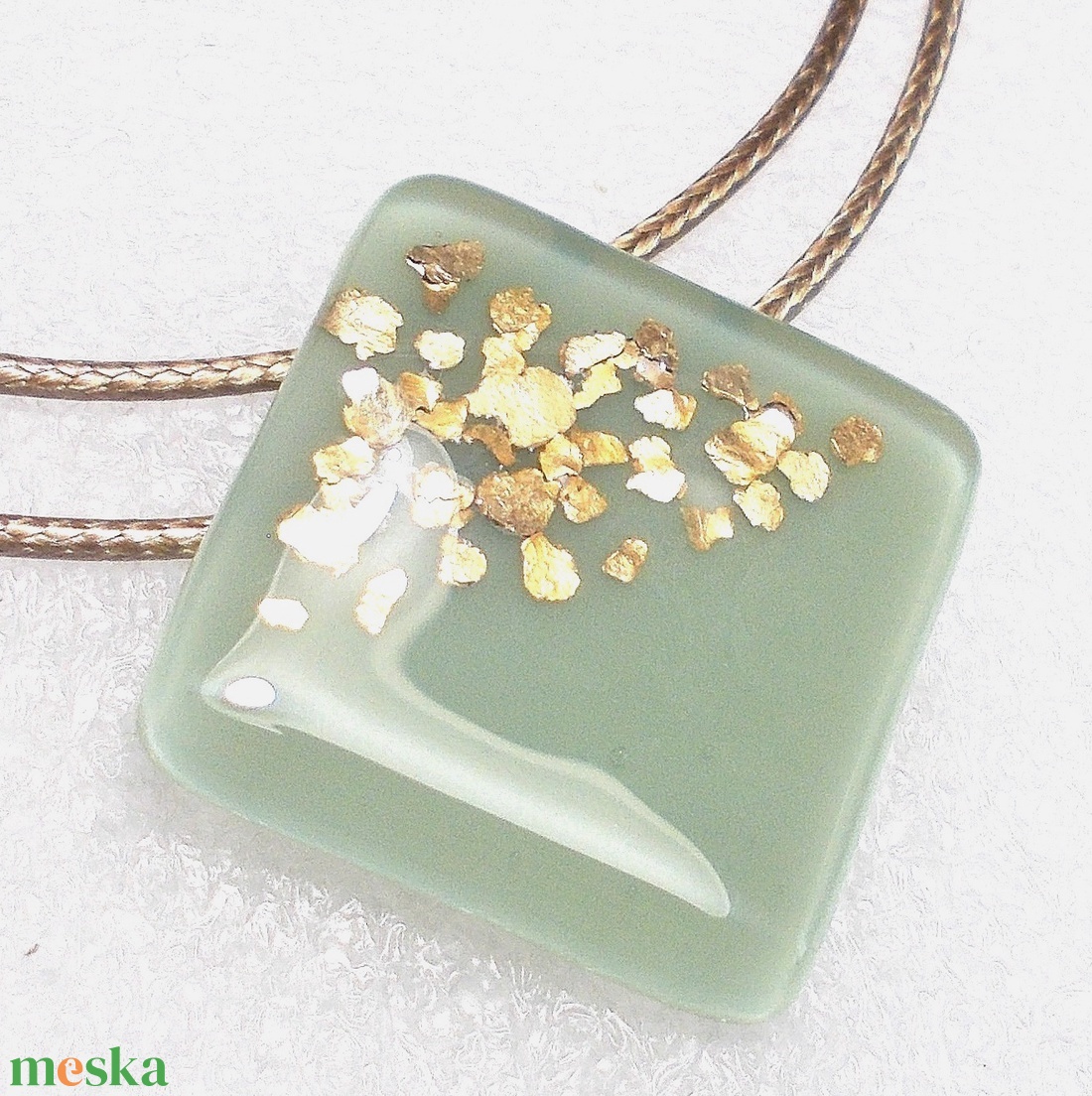 Aranyló pisztácia nyaklánc. - ékszer - ékszerszett - Meska.hu