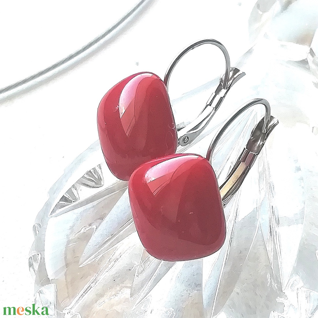 NEMESACÉL! Mélypiros kocka üveg fülbevaló, ajándék lányoknak, nőknek névnapra,születésnapra. - ékszer - fülbevaló - lógós kerek fülbevaló - Meska.hu