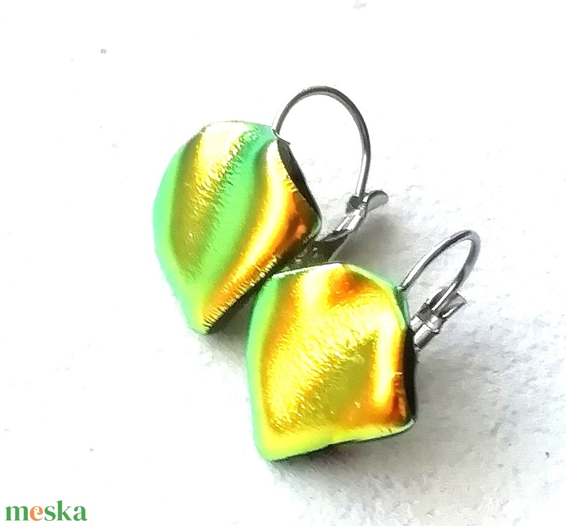 NEMESACÉL! Zöld-arany ragyogás dichroic fülbevaló. - ékszer - fülbevaló - lógó fülbevaló - Meska.hu