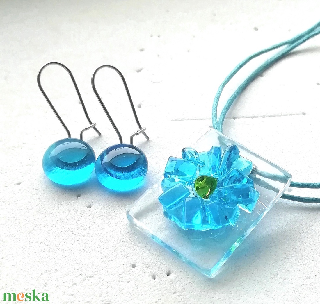 Kék virágos ékszerszett, ajándék  lányoknak szalagavatóra, névnapra, születésnapra. - ékszer - ékszerszett - Meska.hu