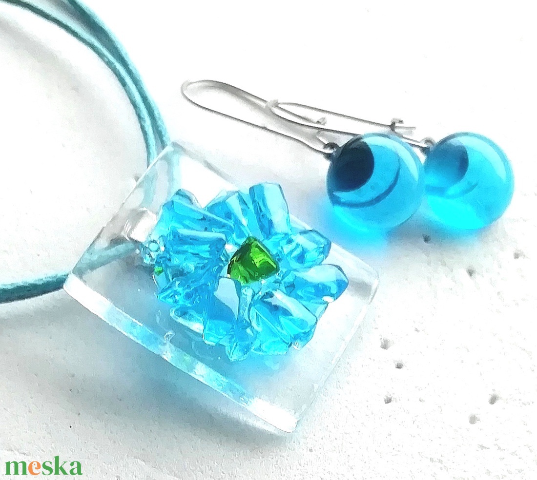 Kék virágos ékszerszett, ajándék  lányoknak szalagavatóra, névnapra, születésnapra. - ékszer - ékszerszett - Meska.hu