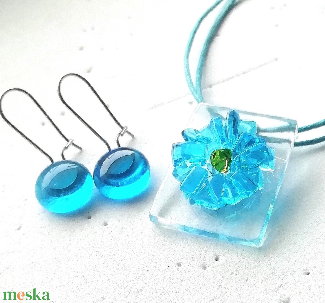 Kék virágos ékszerszett, ajándék  lányoknak szalagavatóra, névnapra, születésnapra. - ékszer - ékszerszett - Meska.hu