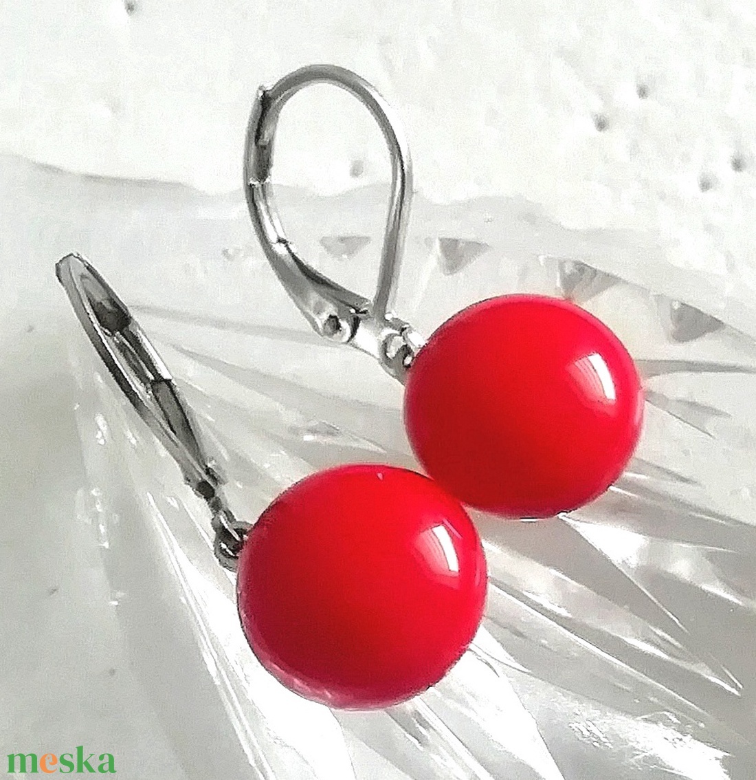 ORVOSI CÉL! Piros fülbevaló, ajándék nőknek névnapra, születésnapra.  - ékszer - fülbevaló - lógó fülbevaló - Meska.hu
