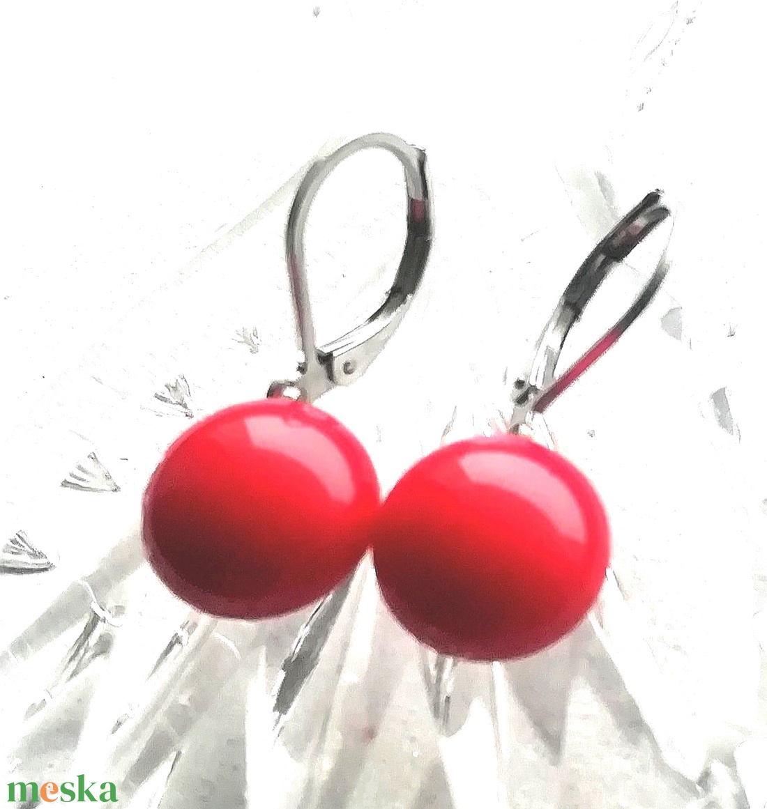 ORVOSI CÉL! Piros fülbevaló, ajándék nőknek névnapra, születésnapra.  - ékszer - fülbevaló - lógó fülbevaló - Meska.hu