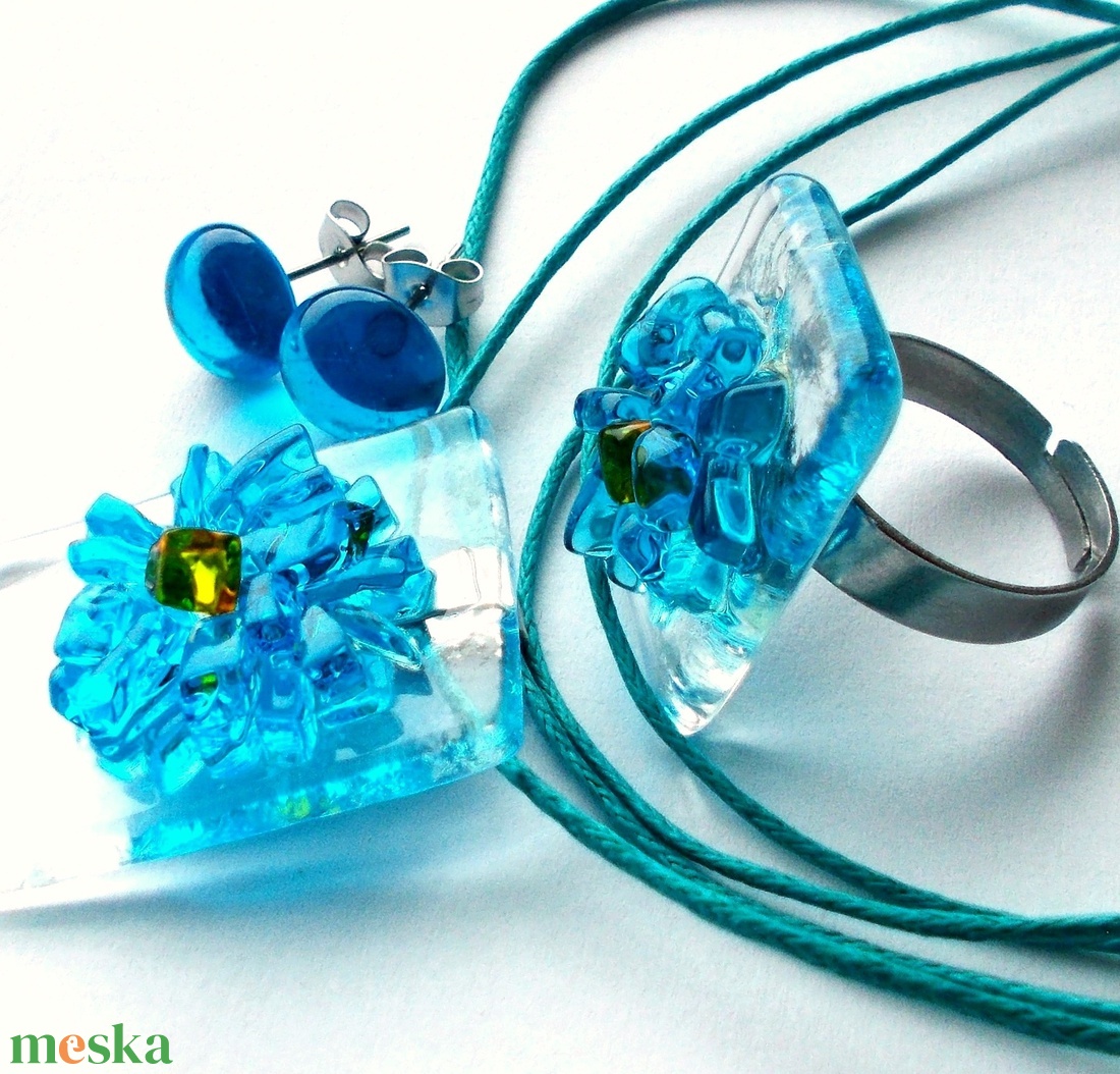 Kék virágos üvegékszer szett, ajándék  lányoknak szalagavatóra, névnapra, születésnapra. - ékszer - ékszerszett - Meska.hu